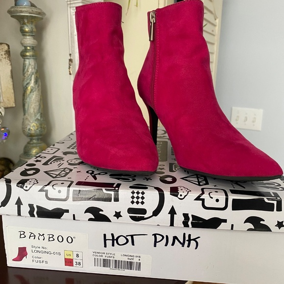 NWOT Hot Pink Faux Suede Bootie BAMBOO brand with Silver Tone Toggle Side Zipper - Picture 11 of 12